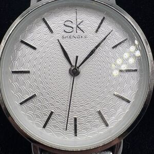 SK Shengke Silver Mesh Quartz Watch – Minimalist Textured Dial – K0006L